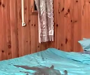 Papy baise une jeune et tres jolie brunette