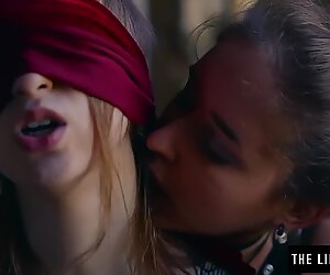 Straight Muchacha es Ojos Vendados y obligado por Sapphic antes de que él clímax.