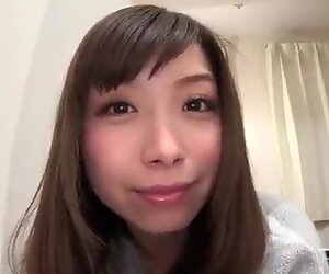 Asiatisk student suger