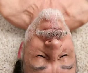 Sale vieil homme doggyfucked une blondie chaude
