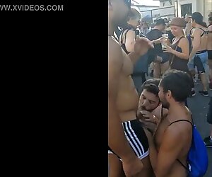 Carnaval 2018 rapazes muito tarados foram flagrados fazendo www.pornoamadores.online/homosexuel