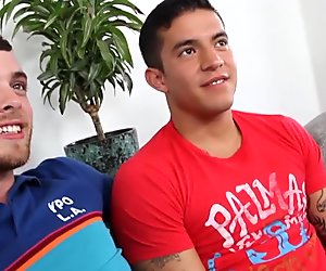Hd - gayroom mignon mec se fait baiser par une bombasse droite
