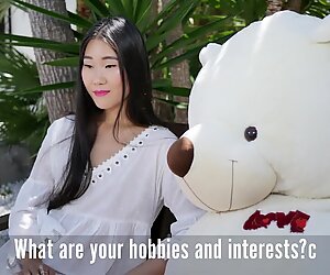 겁 많은 사람들은 첫 번째 부장 섹스 전에 인두를줍니다.