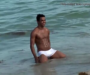 Marcelo gomez memamerkan pantatnya