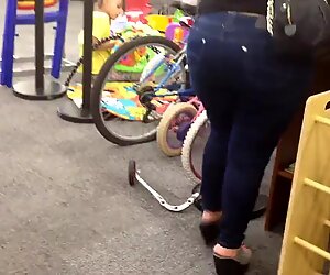Damn Mami's Ass!!!