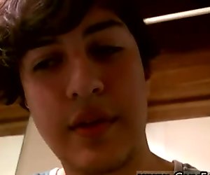 Mec sexy minets mec et mec hétéro essaye le sexe homosexuel pour le premier