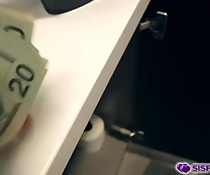 Стъпка брауа Амара Романи за гореща свирка