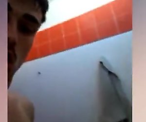 Exhibitionist guy in shower gym