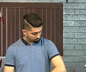 Etalons euro Hunky refroidir dans la baignoire chaude
